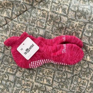 NWT Bar Method barre sock size M medium dark pink